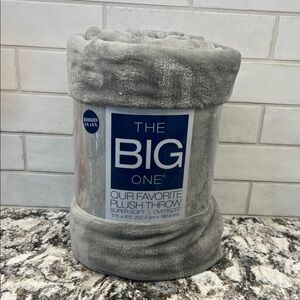 NEW The Big One Gray Plush Oversized Throw 5 ft x 6 ft